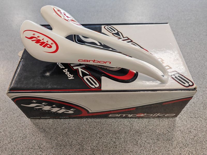 Used Selle Smp Carbon White Saddle Saddles & Seatposts