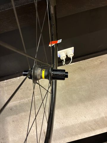 Used Mavic COSMIC ULTIMATE DISC 2025 bike — image 5 of 6