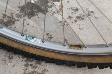 Used Mavic 221 UB Wheelset with Shimano Deore XT CS-M737 11/28t 8-speed Cassette and Onza Tires bike — image 5 of 24
