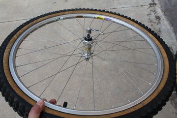 Used Mavic 221 UB Wheelset with Shimano Deore XT CS-M737 11/28t 8-speed Cassette and Onza Tires bike — image 17 of 24