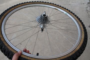Used Mavic 221 UB Wheelset with Shimano Deore XT CS-M737 11/28t 8-speed Cassette and Onza Tires bike — image 16 of 24