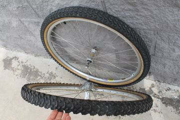 Used Mavic 221 UB Wheelset with Shimano Deore XT CS-M737 11/28t 8-speed Cassette and Onza Tires bike — image 11 of 24