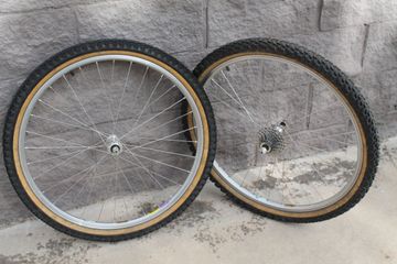 Used Mavic 221 UB Wheelset with Shimano Deore XT CS-M737 11/28t 8-speed Cassette and Onza Tires bike — image 2 of 24