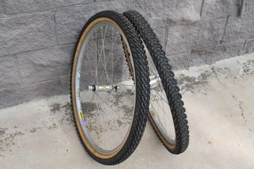 Used Mavic 221 UB Wheelset with Shimano Deore XT CS-M737 11/28t 8-speed Cassette and Onza Tires bike — image 10 of 24