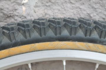 Used Mavic 221 UB Wheelset with Shimano Deore XT CS-M737 11/28t 8-speed Cassette and Onza Tires bike — image 24 of 24