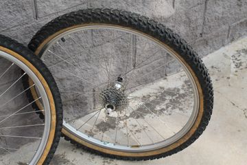 Used Mavic 221 UB Wheelset with Shimano Deore XT CS-M737 11/28t 8-speed Cassette and Onza Tires bike — image 3 of 24