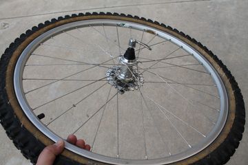 Used Mavic 221 UB Wheelset with Shimano Deore XT CS-M737 11/28t 8-speed Cassette and Onza Tires bike — image 15 of 24