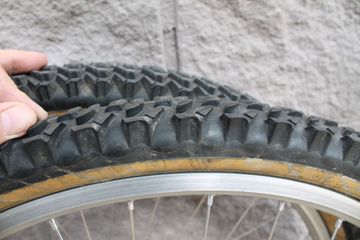 Used Mavic 221 UB Wheelset with Shimano Deore XT CS-M737 11/28t 8-speed Cassette and Onza Tires bike — image 13 of 24