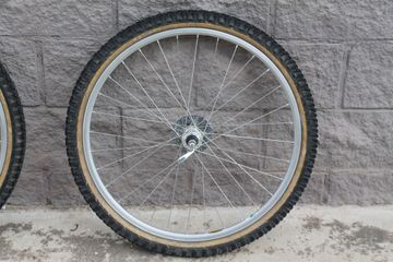 Used Mavic 221 UB Wheelset with Shimano Deore XT CS-M737 11/28t 8-speed Cassette and Onza Tires bike — image 21 of 24