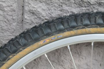 Used Mavic 221 UB Wheelset with Shimano Deore XT CS-M737 11/28t 8-speed Cassette and Onza Tires bike — image 22 of 24