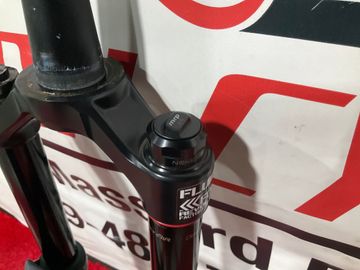 Used Rock Shox Zeb Ultimate bike — image 5 of 5