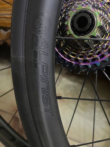 Tweedehands 2025 Alpinist CL II - Like new bike — afbeelding 2 van 2