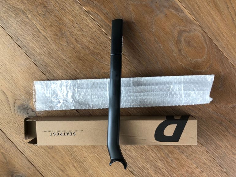 Used Rose ROSE D-Shape Carbon Sattelstütze I 8 mm Setback I 400 mm Länge 2024 bike — image 2 of 5