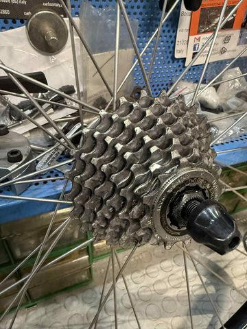 Used Shimano 105 serie 1056. 8 speed. 1992 bike — image 11 of 19