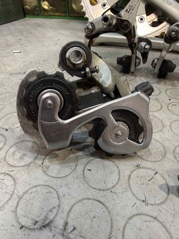 Used Shimano 105 serie 1056. 8 speed. 1992 bike — image 9 of 19