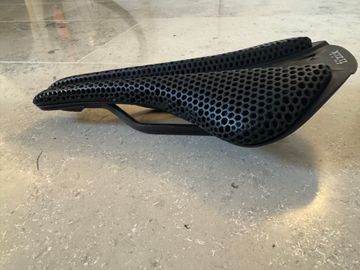 Used Fizik Adaptive Antares Versus Evo R1 Saddles & Seatposts