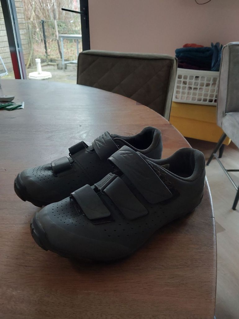 Used Shimano SH-ME201W Women's Mountain Shoes bike — image 2 of 5