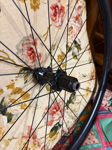 Used 2024 Ultegra R8170 C36 Tubeless Disc Wheelset bike — image 6 of 6