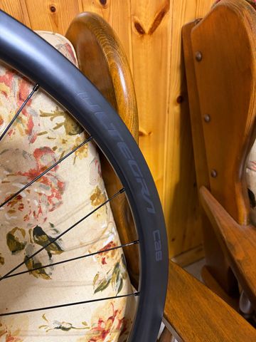 Used 2024 Ultegra R8170 C36 Tubeless Disc Wheelset bike — image 5 of 6