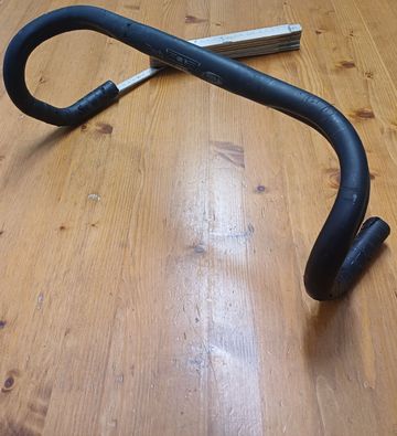 Used Deda Elementi Nera 43 Manubrio Alluminio Piega Curva 2B bike — image 2 of 5