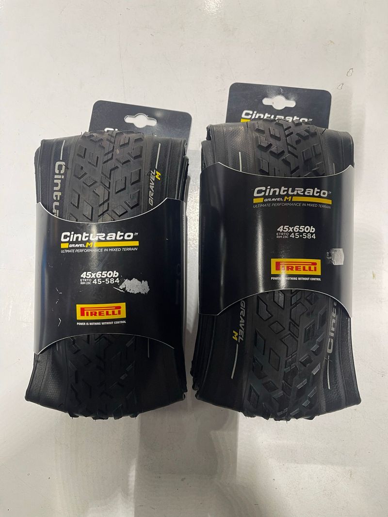 Tweedehands Pirelli Coppia Copertone Pirelli Cinturato Gravel M 650bX45 Tyres & Tubes