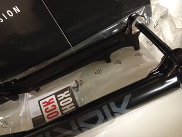 Used RockShox Lyric Base 29 Boost 160mm bike — image 8 of 13