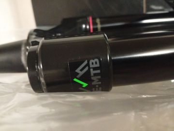 Used RockShox Lyric Base 29 Boost 160mm bike — image 7 of 13