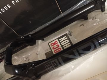 Used RockShox Lyric Base 29 Boost 160mm bike — image 9 of 13