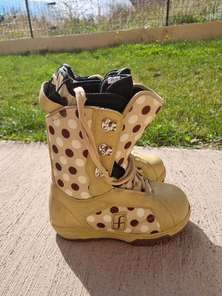 Used Forum Boots Snowboard femme bike — image 2 of 3