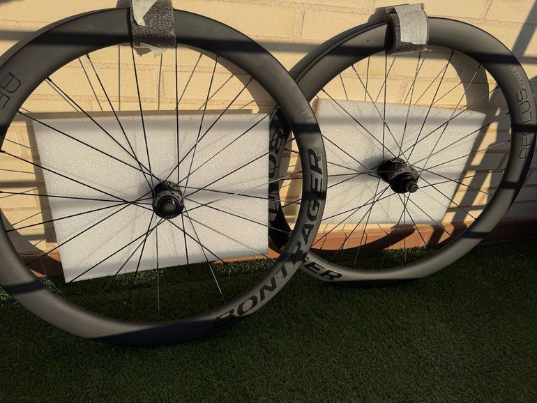 Used Bontrager Aeolus Elite 50 TLR Disc Road Wheel 2026 bike — image 11 of 13