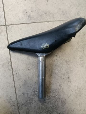 Used 1980 Reggisella 26, 4mm Vintage Saddles & Seatposts