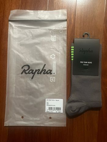 Used Rapha PRO TEAM SOCKS bike — image 2 of 4