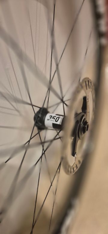 Tweedehands roadborn Wyde 50mm DT SWISS 2025 bike — afbeelding 6 van 7