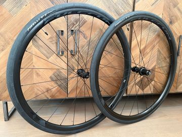 2026 NEW! Racing 600 DB 2 Way Fit/Shimano Body/ + Pirelli P7 28mm tires Wheels d'occasion