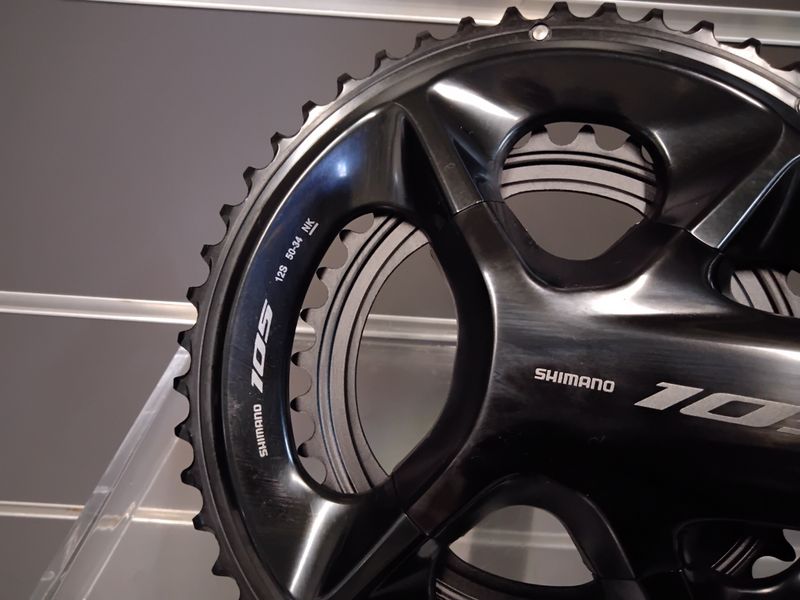 Shimano 105 Crank Drivetrain & Pedals usato