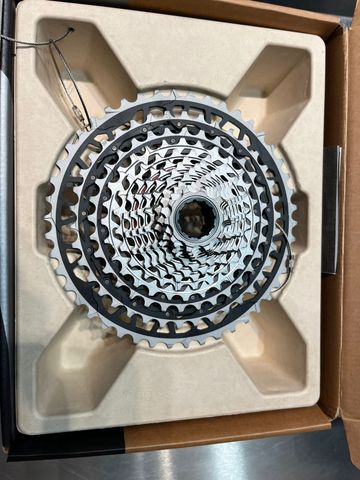 Brugt Sram RED XPLR XG-1391 13-speed 10-46t 2026 Drivetrain & Pedals