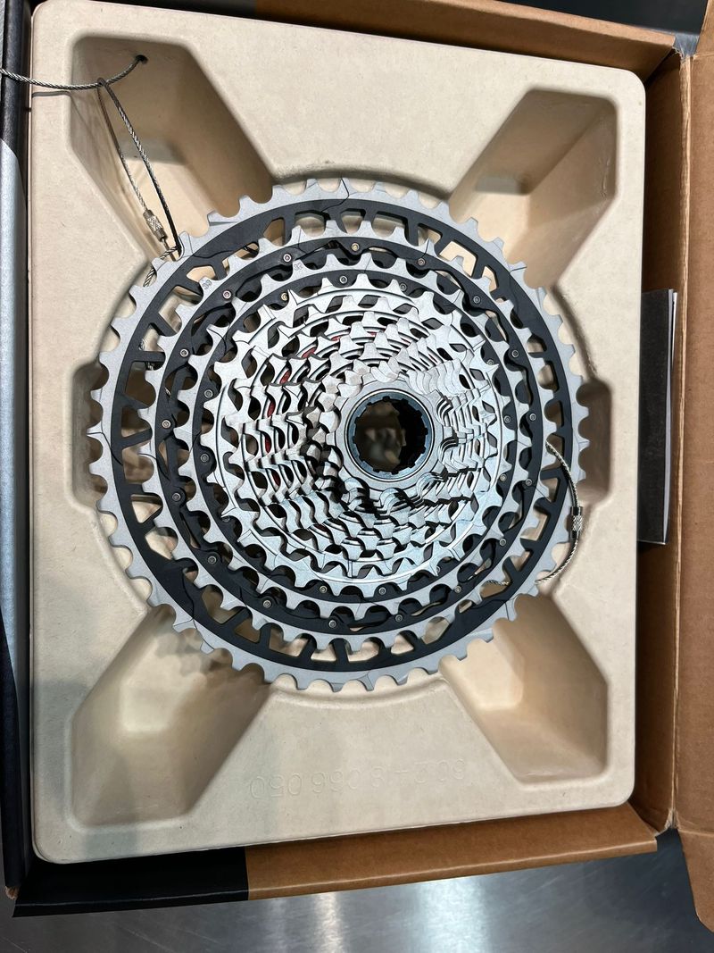 Brugt Sram RED XPLR XG-1391 13-speed 10-46t 2026 Drivetrain & Pedals