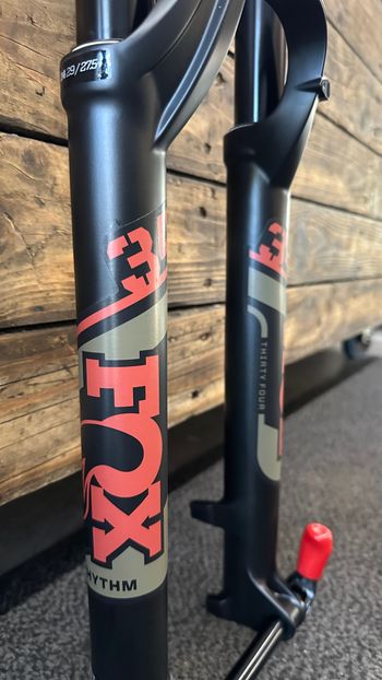 Fox, Float Rhythm 34 Grip 130mm