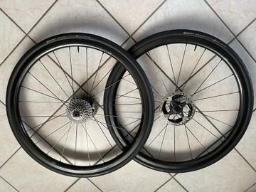 Použité Specialized Roval CLX 32 Carbon Tubeless Clincher Wheelset bike — obrázek 5 z 6