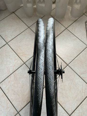 Použité Specialized Roval CLX 32 Carbon Tubeless Clincher Wheelset bike — obrázek 6 z 6