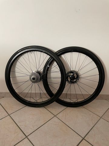 Použité Specialized Roval CLX 32 Carbon Tubeless Clincher Wheelset bike — obrázek 2 z 6