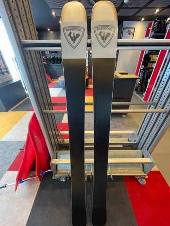 Used 2025 Rallybird 102 Skis bike — image 3 of 4