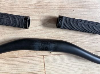 Used Santa Cruz AM 35 Carbon Handlebar 35mm x 800mm bike — image 4 of 4