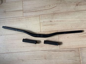 Used Santa Cruz AM 35 Carbon Handlebar 35mm x 800mm bike