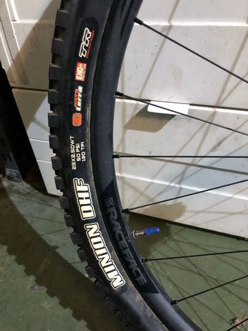 Used Race Face Turbine R30 Front Wheel bike — image 2 of 3
