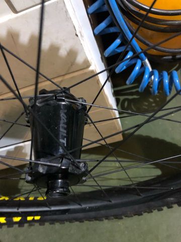 Used Race Face Turbine R30 Front Wheel bike — image 3 of 3