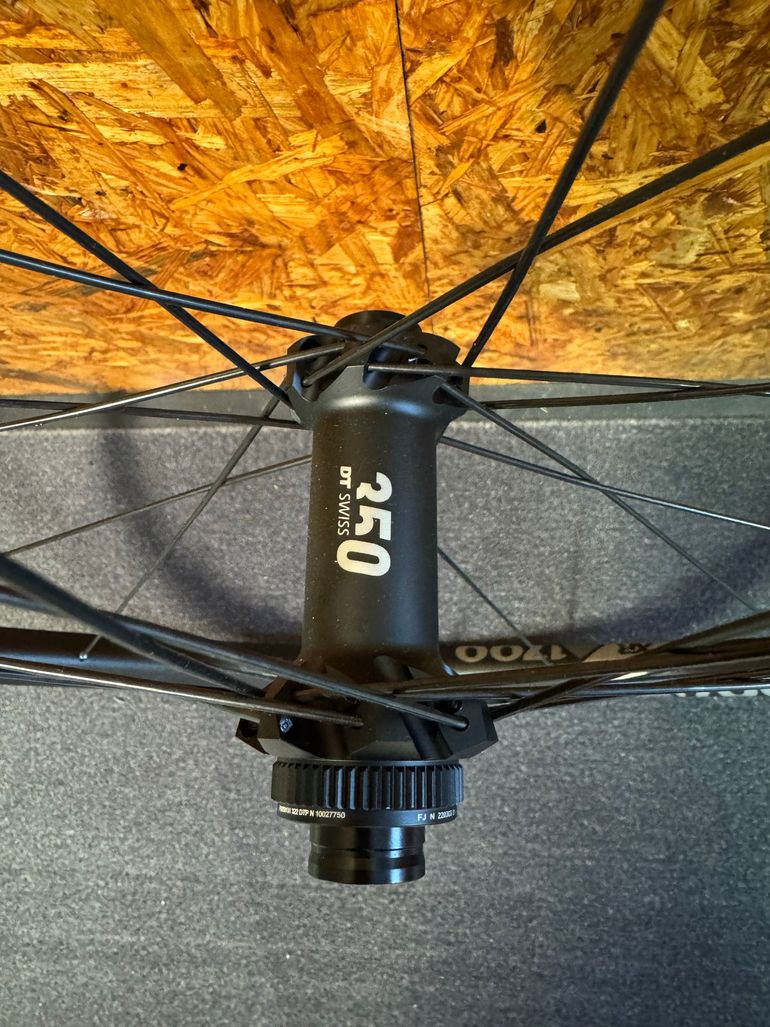 DT Swiss Roue arrière 29 XM 1700 Spline® 30 CL Boost Roue 29 Roue arrière
