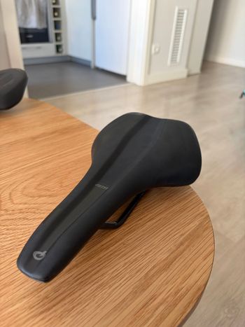 Used 2025 Akero AGX T2.0 Saddle bike — image 3 of 4