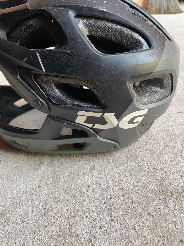 Used 2022 casque intégral bike — image 2 of 5