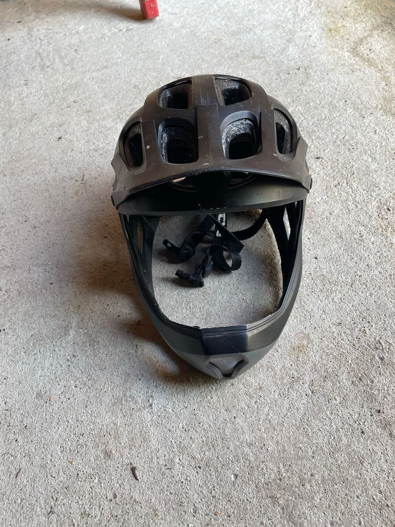 Used 2022 casque intégral bike — image 3 of 5
